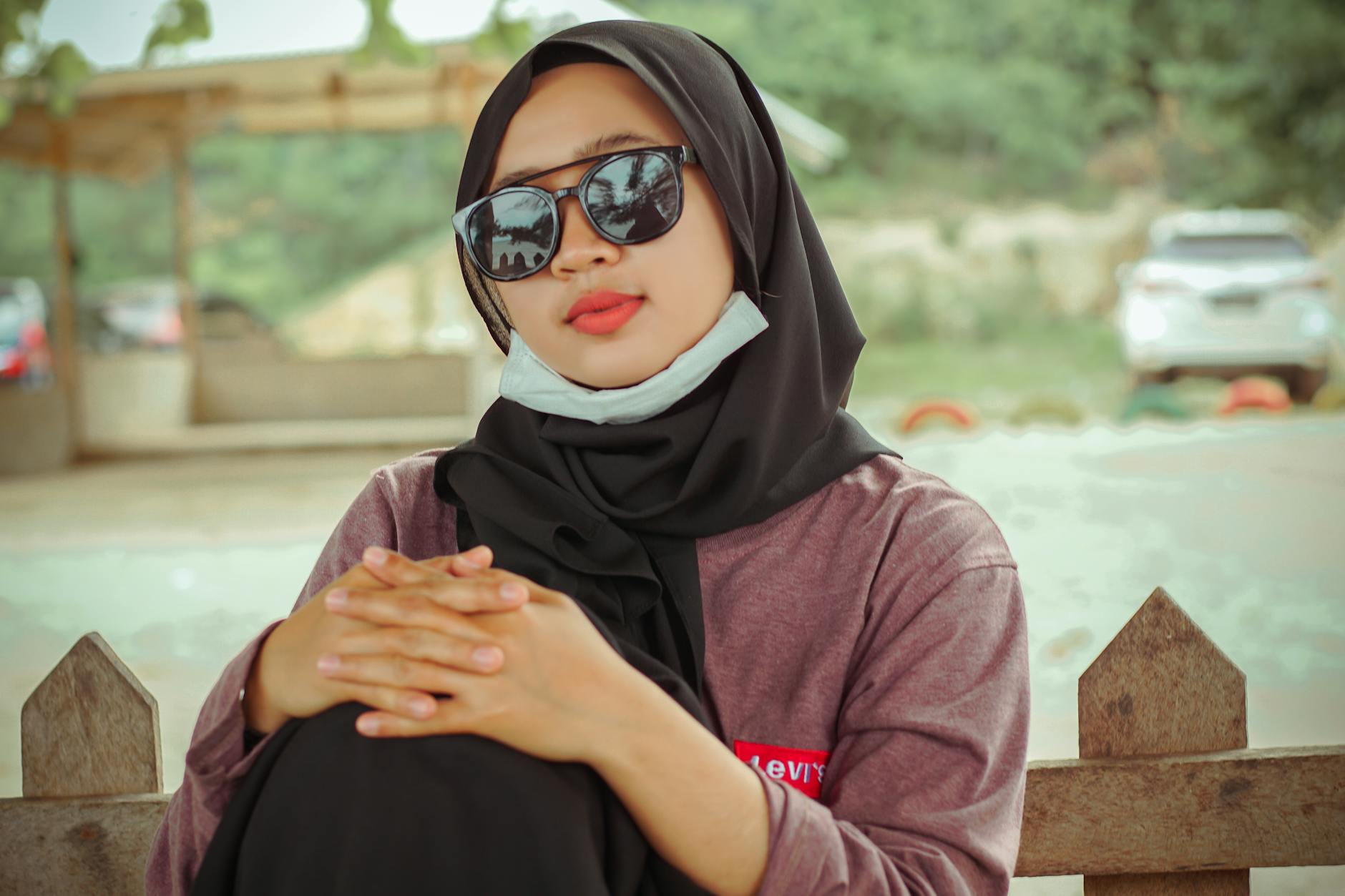 Pendampingan hukum memberikan manfaat besar bagi individu dengan memberikan akses ke pengetahuan hukum yang akurat dan membantu dalam mengambil keputusan yang tepat serta melindungi hak-hak mereka dalam berbagai situasi hukum