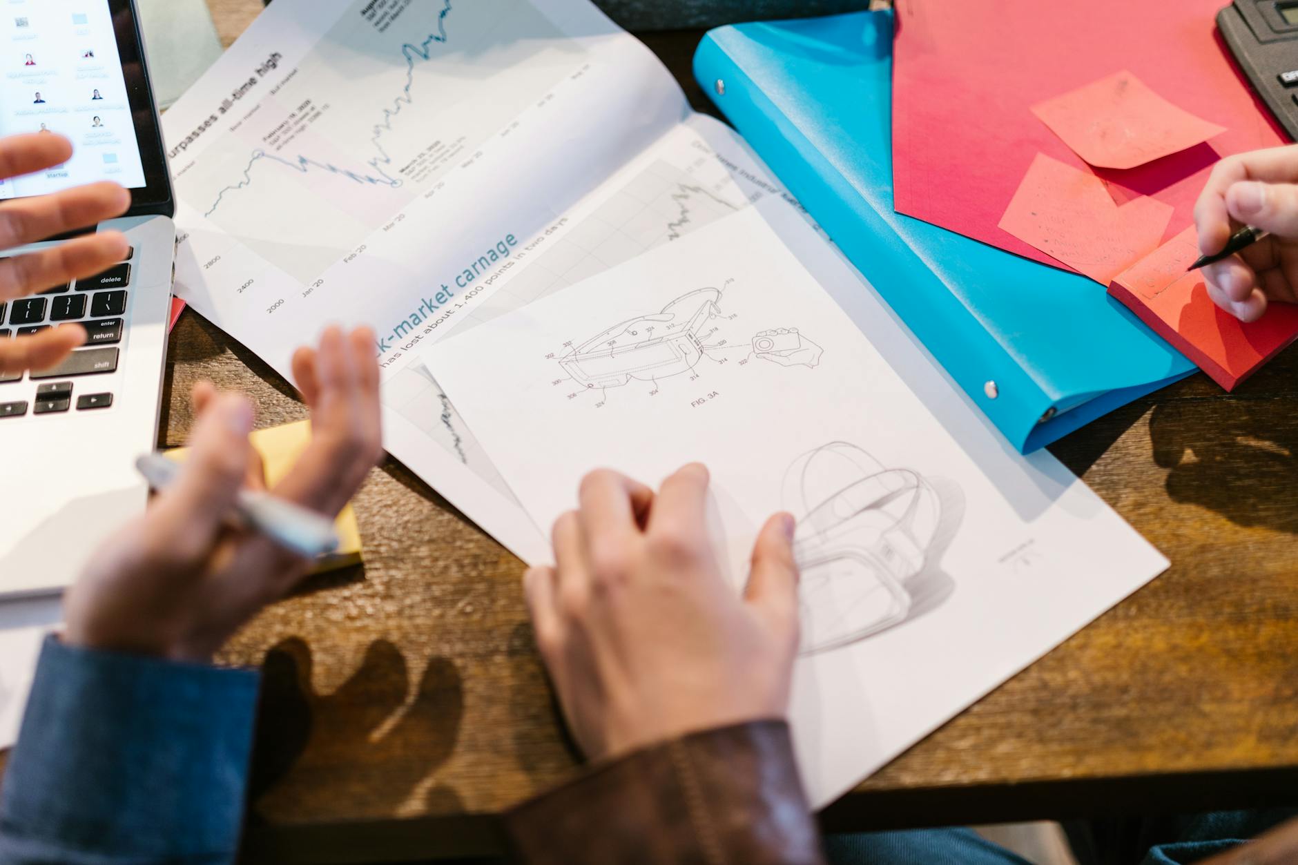 Founder startup memahami pentingnya legalitas perusahaan saat melakukan fundraising untuk meningkatkan kepercayaan investor dan memastikan kesuksesan bisnis.