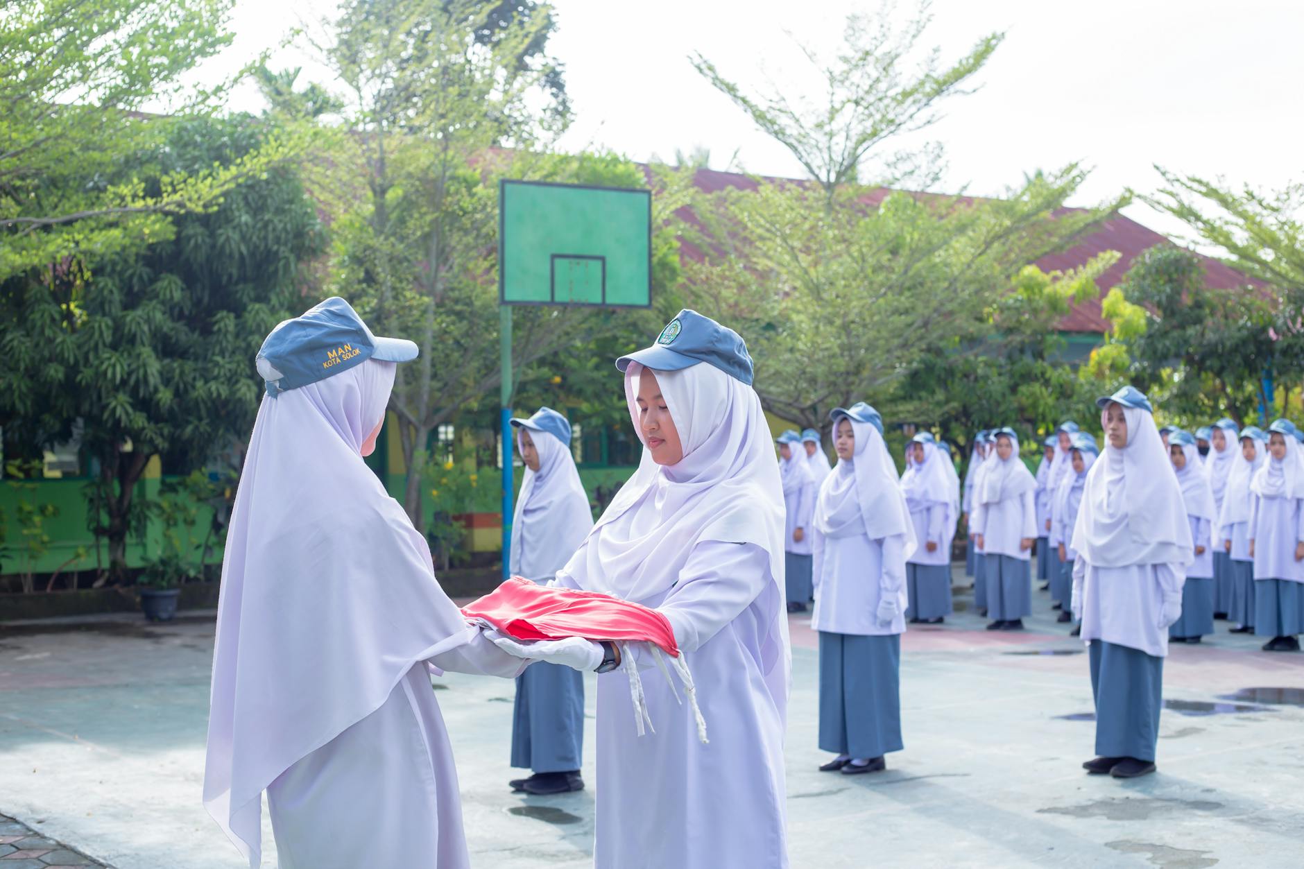 Layanan bantuan hukum profesional dan terpercaya untuk membantu Anda menyelesaikan masalah hukum dengan solusi yang efektif dan efisien