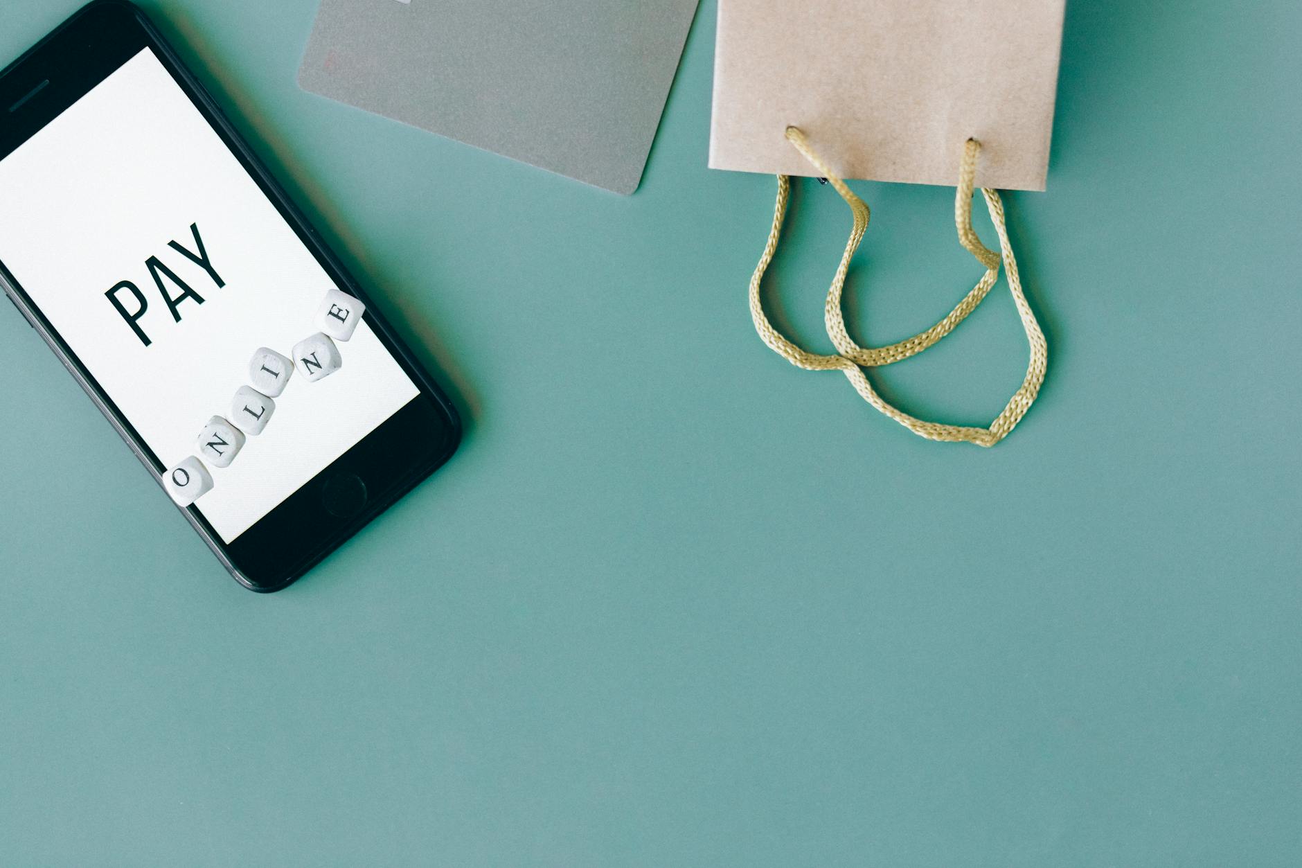 Gambar ilustrasi solusi hukum pinjaman online untuk membantu masyarakat mengatasi permasalahan pinjol secara efektif dan aman