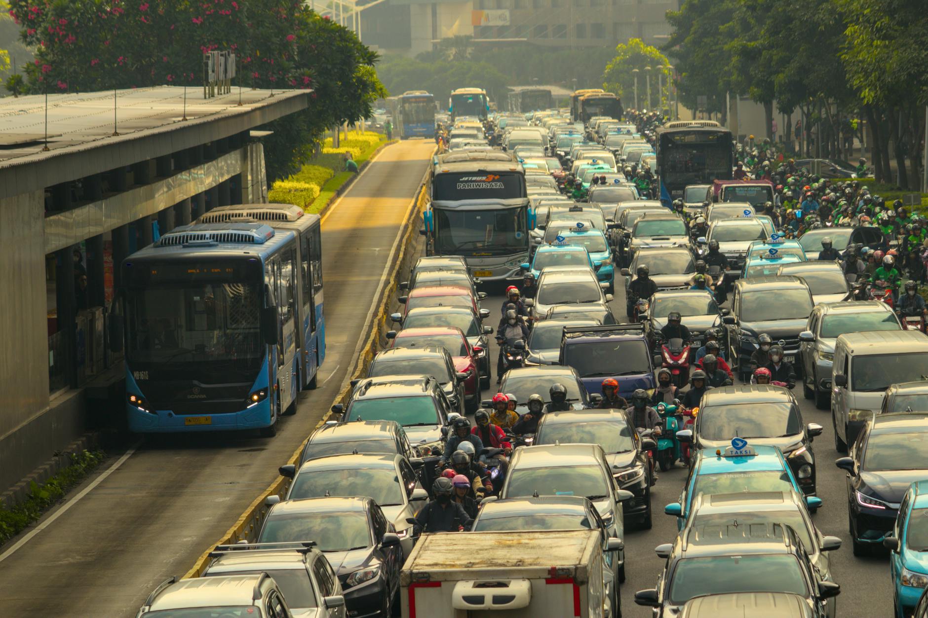 Layanan pendampingan hukum penangkapan 24 jam oleh tim ahli hukum yang siap membantu dan memberikan konsultasi hukum selama 24 jam sehari.