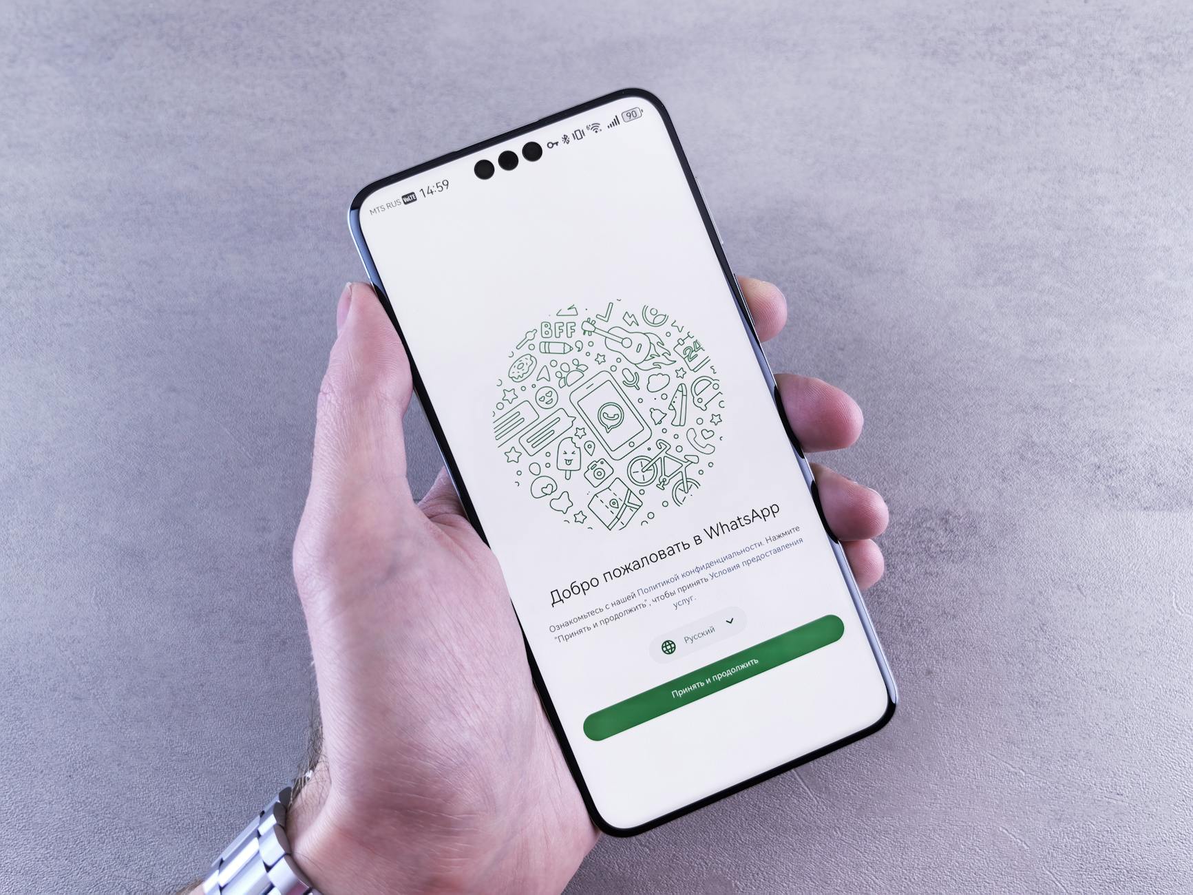 Gambar konsultasi hukum online melalui WhatsApp yang memudahkan orang untuk mendapatkan bantuan hukum cepat dan praktis